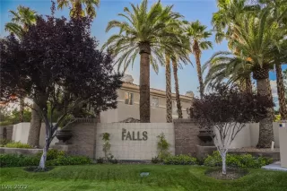 Photo #4: 2411058 Listing