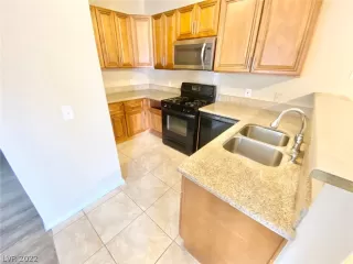 Photo #3: 2411060 Listing