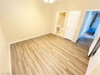 Photo #5: 2411060 Listing