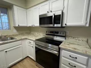 Photo #3: 2411081 Listing