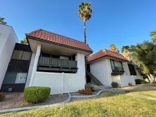 Photo #3: 2411096 Listing