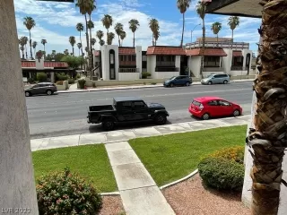 Photo #4: 2411096 Listing