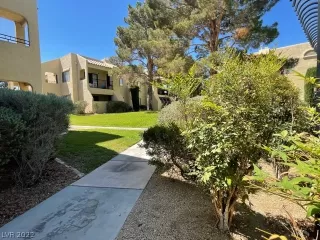 Photo #5: 2411102 Listing 