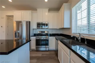 Photo #1: 2411117 Listing