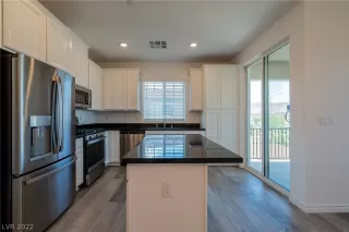 Photo #5: 2411117 Listing