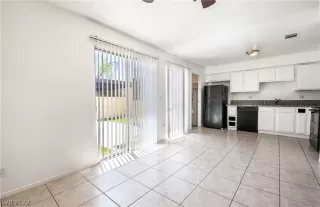 Photo #6: 2411146 Listing