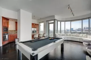 Photo #5: 2411166 Listing