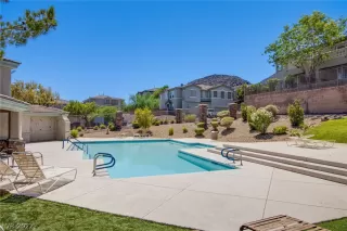 Photo #4: 2411183 Listing 