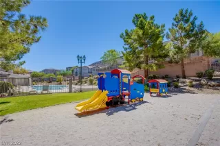 Photo #5: 2411183 Listing 