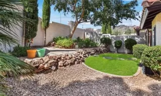 Photo #5: 2411208 Listing 