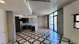 Photo #4: 2411213 Listing