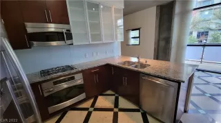 Photo #6: 2411213 Listing