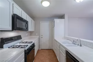 Photo #1: 2411225 Listing