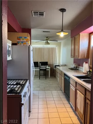 Photo #5: 2411230 Listing 