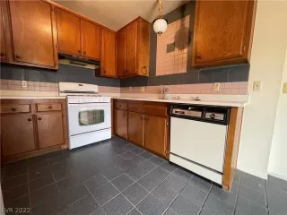 Photo #4: 2411240 Listing 