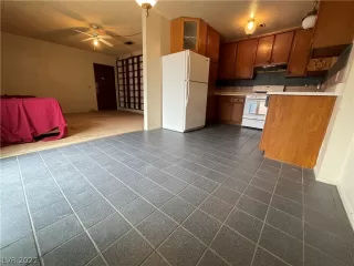 Photo #5: 2411240 Listing 