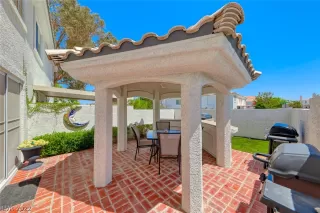 Photo #3: 2411262 Listing 