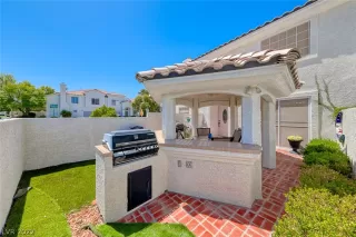 Photo #5: 2411262 Listing 