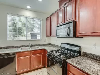 Photo #4: 2411290 Listing