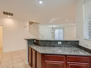 Photo #5: 2411290 Listing