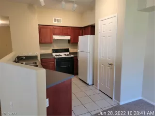 Photo #4: 2411396 Listing 