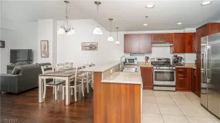 Photo #5: 2411404 Listing 