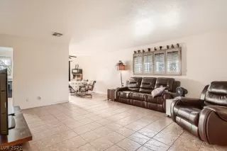 Photo #3: 2411418 Listing 