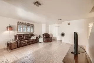 Photo #4: 2411418 Listing 