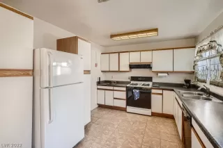 Photo #6: 2411418 Listing 