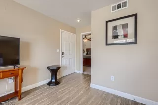 Photo #3: 2411436 Listing 