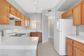 Photo #5: 2411472 Listing