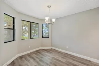 Photo #4: 2411481 Listing