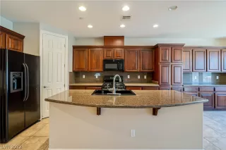 Photo #1: 2411487 Listing