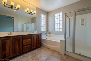 Photo #3: 2411487 Listing