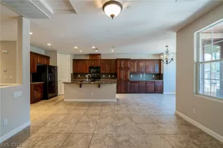 Photo #5: 2411487 Listing