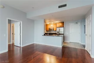 Photo #3: 2411521 Listing