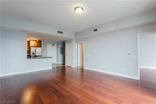 Photo #4: 2411521 Listing