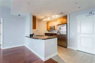 Photo #5: 2411521 Listing