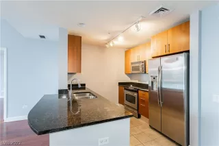 Photo #6: 2411521 Listing