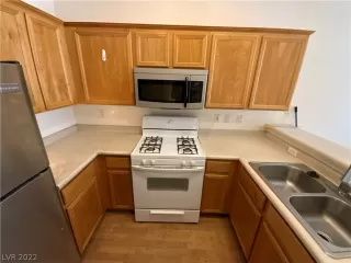 Photo #3: 2411585 Listing 