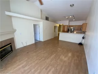 Photo #5: 2411585 Listing 