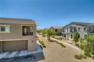 Photo #2: 2411683 Listing