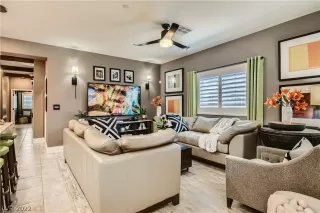 Photo #4: 2411683 Listing