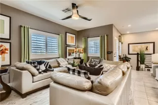 Photo #5: 2411683 Listing