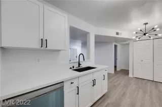 Photo #3: 2411687 Listing