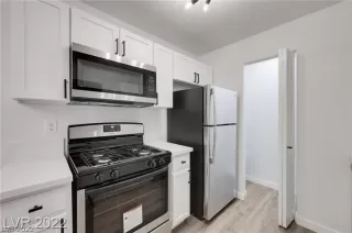 Photo #4: 2411687 Listing