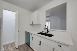 Photo #5: 2411687 Listing