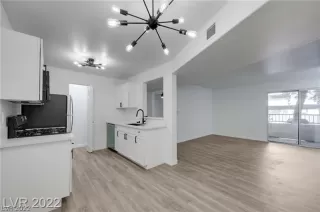 Photo #6: 2411687 Listing