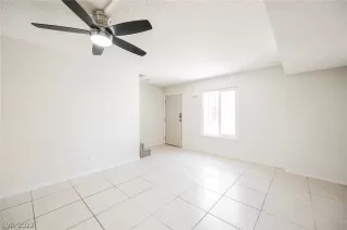 Photo #3: 2411727 Listing