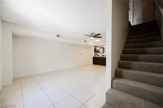 Photo #4: 2411727 Listing